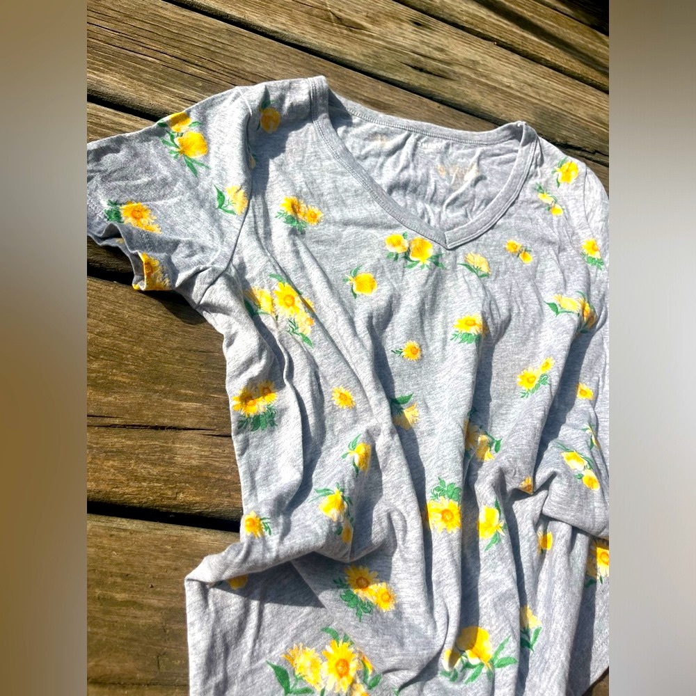 Yellow Flowered Gray V-Neck Top- Old Navy Women's Small Short Sleeve Casual Tee